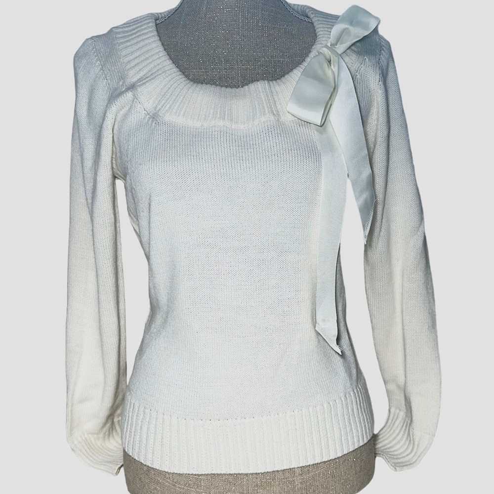 Adrianna Papell knit sweater white size medium. Crew neck pullover with a bow